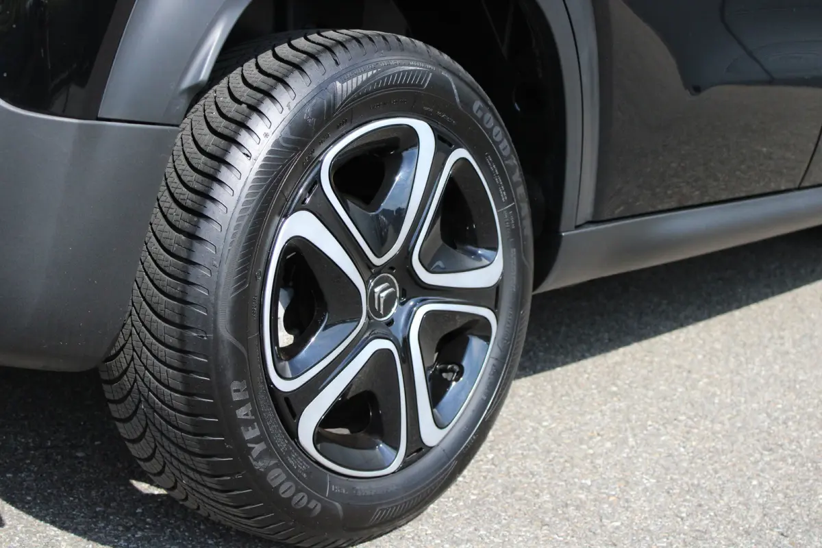 1.2 PureTech 110pk Feel | Navigatie | Bluetooth | Cruise control | All season | NL auto | 22.000km | Airconditioning |