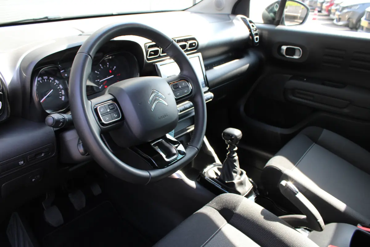 1.2 PureTech 110pk Feel | Navigatie | Bluetooth | Cruise control | All season | NL auto | 22.000km | Airconditioning |