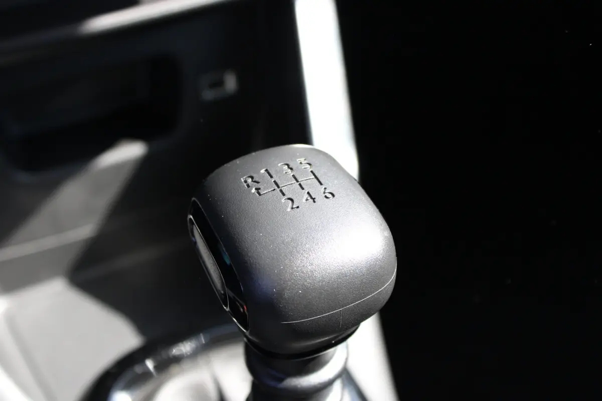 1.2 PureTech 110pk Feel | Navigatie | Bluetooth | Cruise control | All season | NL auto | 22.000km | Airconditioning |