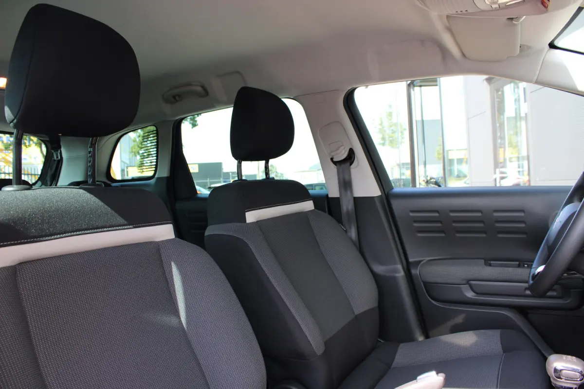 1.2 PureTech 110pk Feel | Navigatie | Bluetooth | Cruise control | All season | NL auto | 22.000km | Airconditioning |