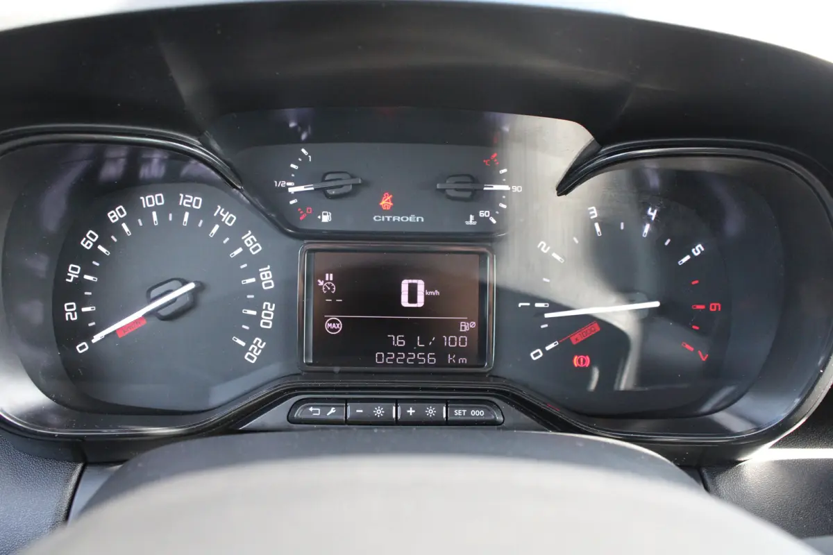 1.2 PureTech 110pk Feel | Navigatie | Bluetooth | Cruise control | All season | NL auto | 22.000km | Airconditioning |