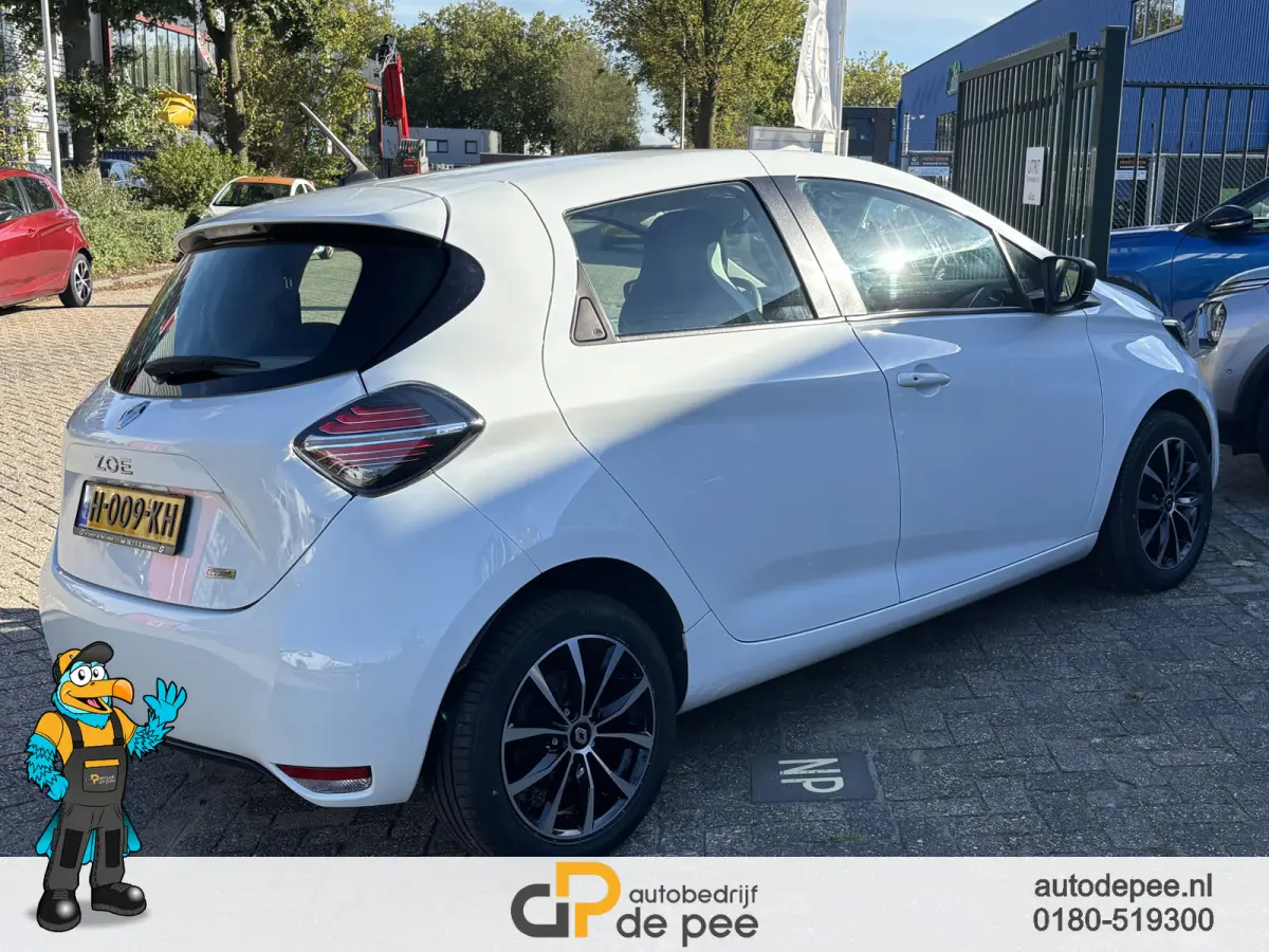 R110 Life 52 kWh GARANTIE/KOOPACCU SOH 94%/CCS/CLIMA/CRUISE/CARPLAY/LICHTMETAAL rijklaarprijs!