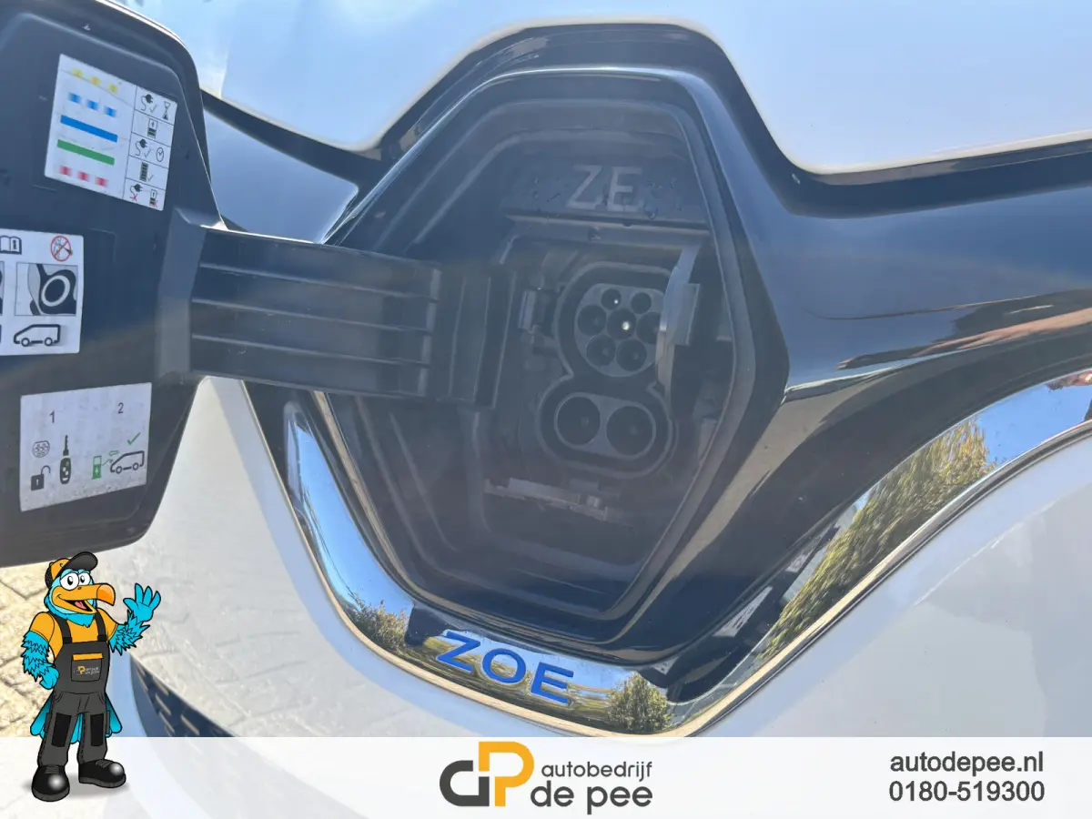 R110 Life 52 kWh GARANTIE/KOOPACCU SOH 94%/CCS/CLIMA/CRUISE/CARPLAY/LICHTMETAAL rijklaarprijs!