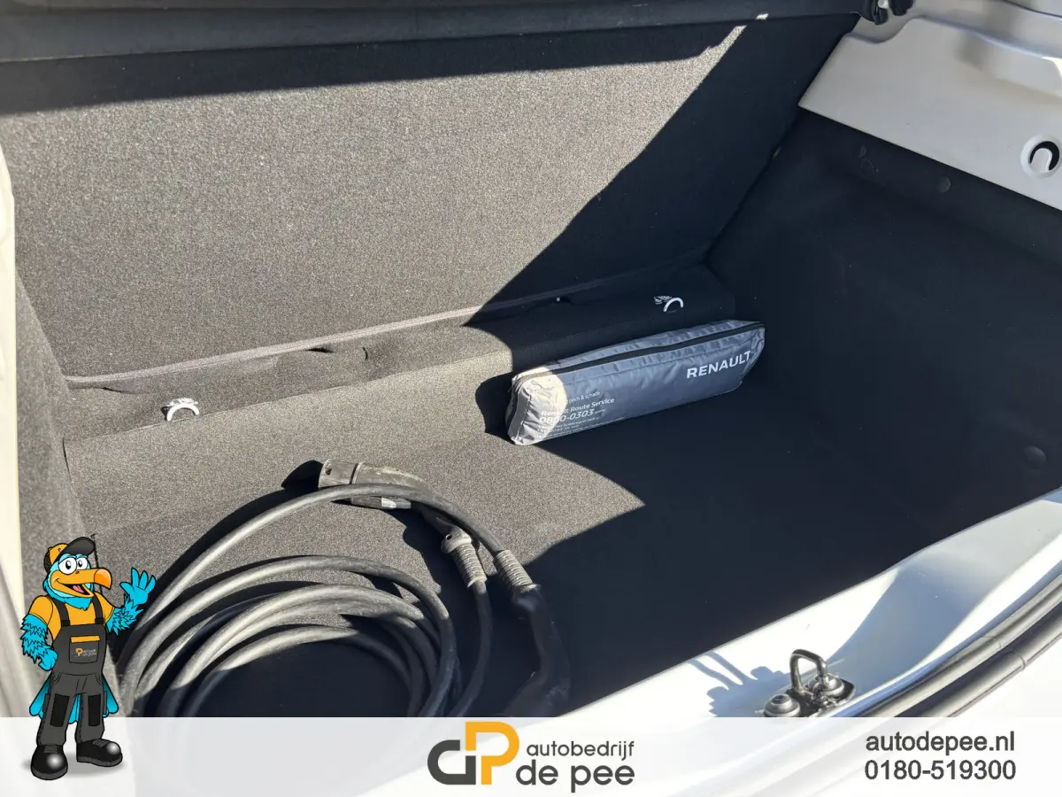 R110 Life 52 kWh GARANTIE/KOOPACCU SOH 94%/CCS/CLIMA/CRUISE/CARPLAY/LICHTMETAAL rijklaarprijs!