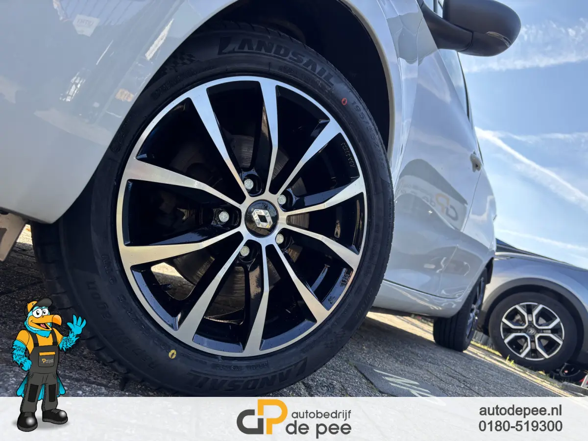 R110 Life 52 kWh GARANTIE/KOOPACCU SOH 94%/CCS/CLIMA/CRUISE/CARPLAY/LICHTMETAAL rijklaarprijs!