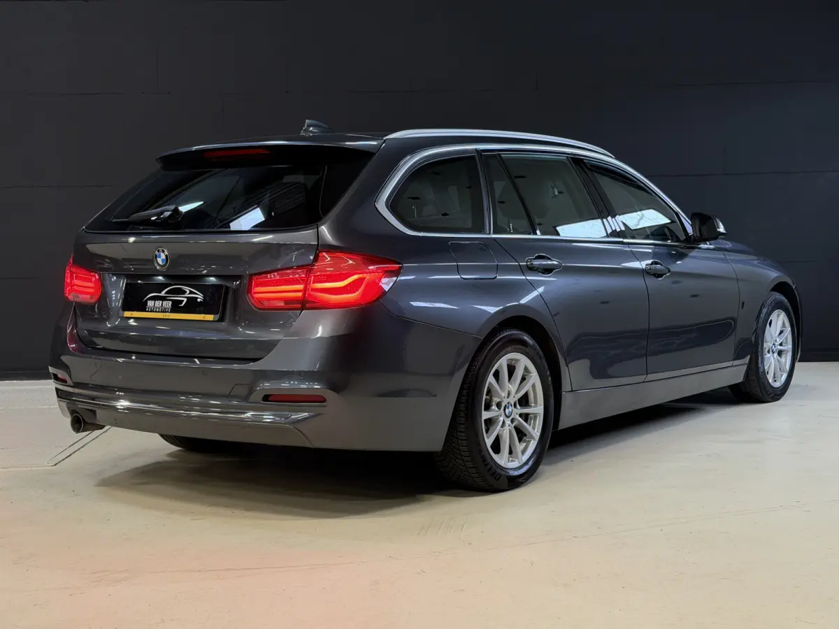 318i High Executive Automaat | Leder | Stoelverwarming | Full LED | NL auto | NAP | Navi | PDC V+A