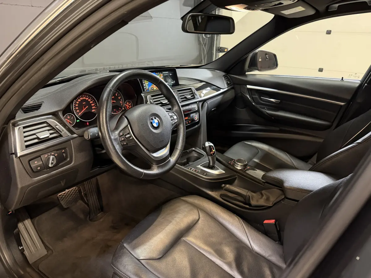 318i High Executive Automaat | Leder | Stoelverwarming | Full LED | NL auto | NAP | Navi | PDC V+A