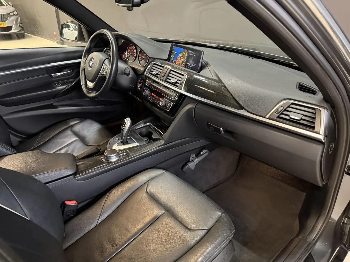 318i High Executive Automaat | Leder | Stoelverwarming | Full LED | NL auto | NAP | Navi | PDC V+A