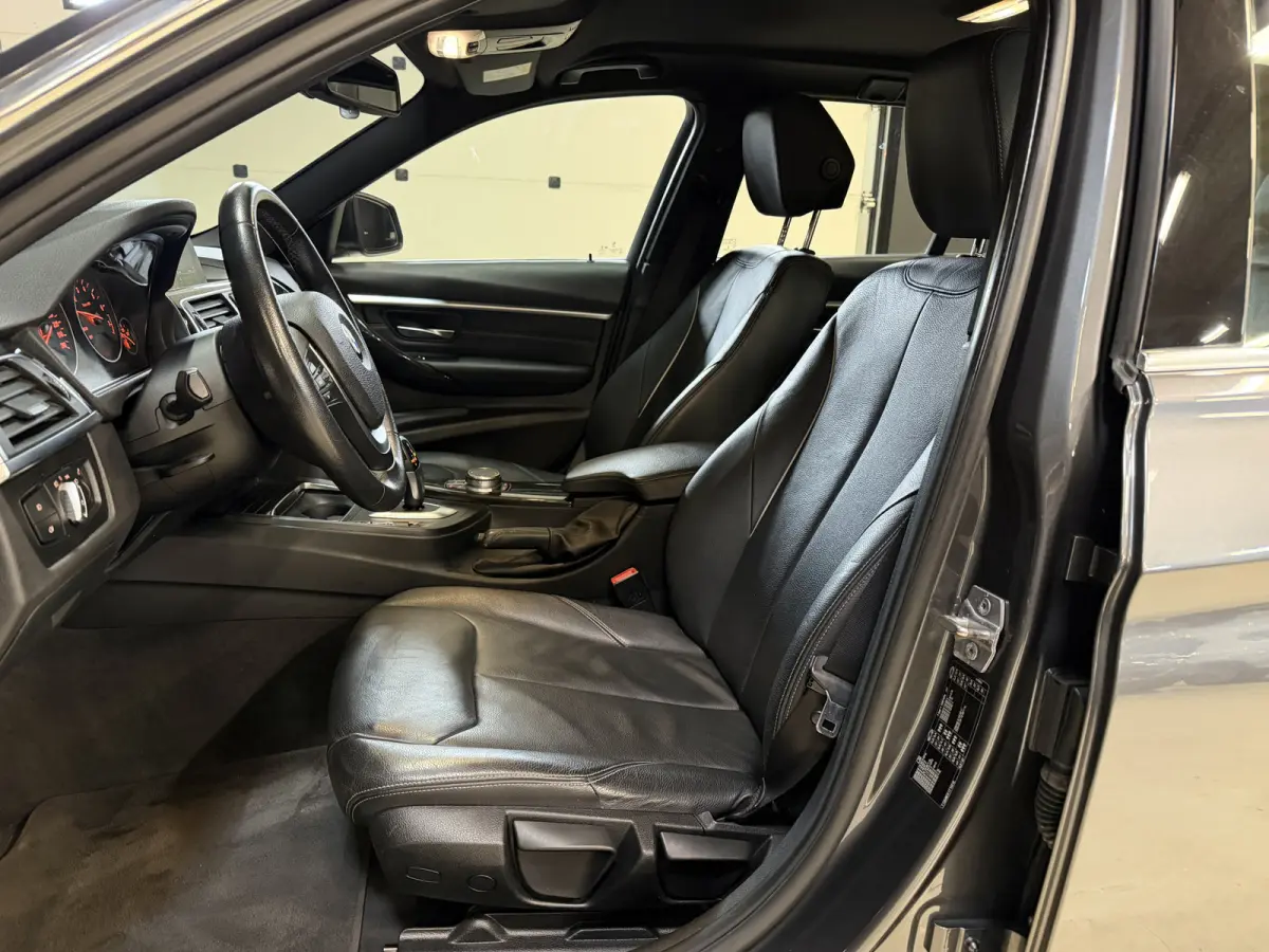 318i High Executive Automaat | Leder | Stoelverwarming | Full LED | NL auto | NAP | Navi | PDC V+A