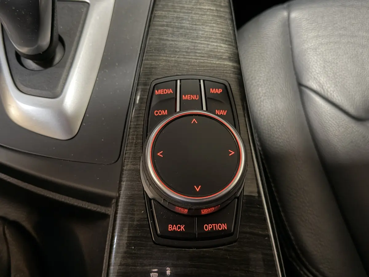 318i High Executive Automaat | Leder | Stoelverwarming | Full LED | NL auto | NAP | Navi | PDC V+A