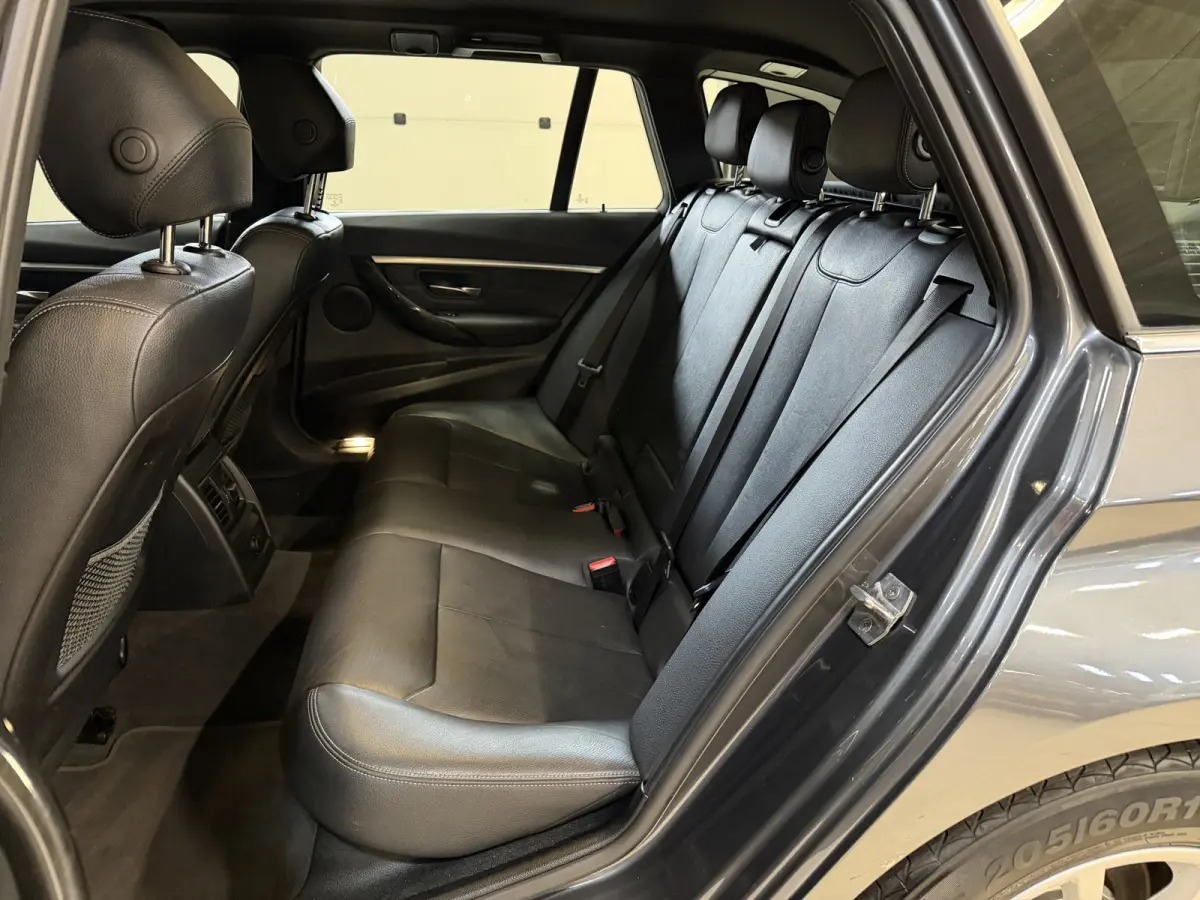318i High Executive Automaat | Leder | Stoelverwarming | Full LED | NL auto | NAP | Navi | PDC V+A