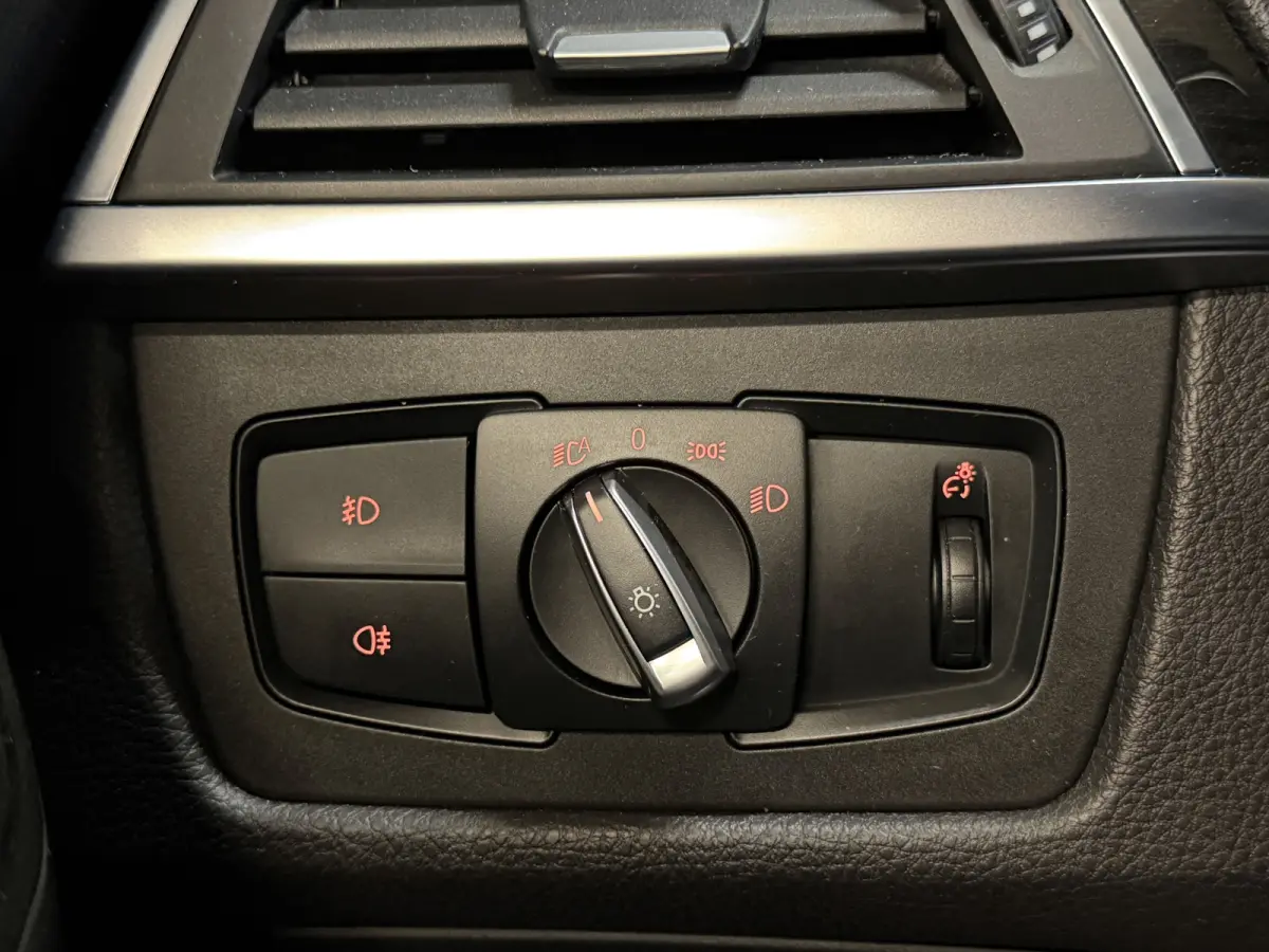 318i High Executive Automaat | Leder | Stoelverwarming | Full LED | NL auto | NAP | Navi | PDC V+A