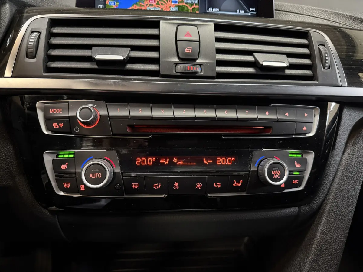 318i High Executive Automaat | Leder | Stoelverwarming | Full LED | NL auto | NAP | Navi | PDC V+A