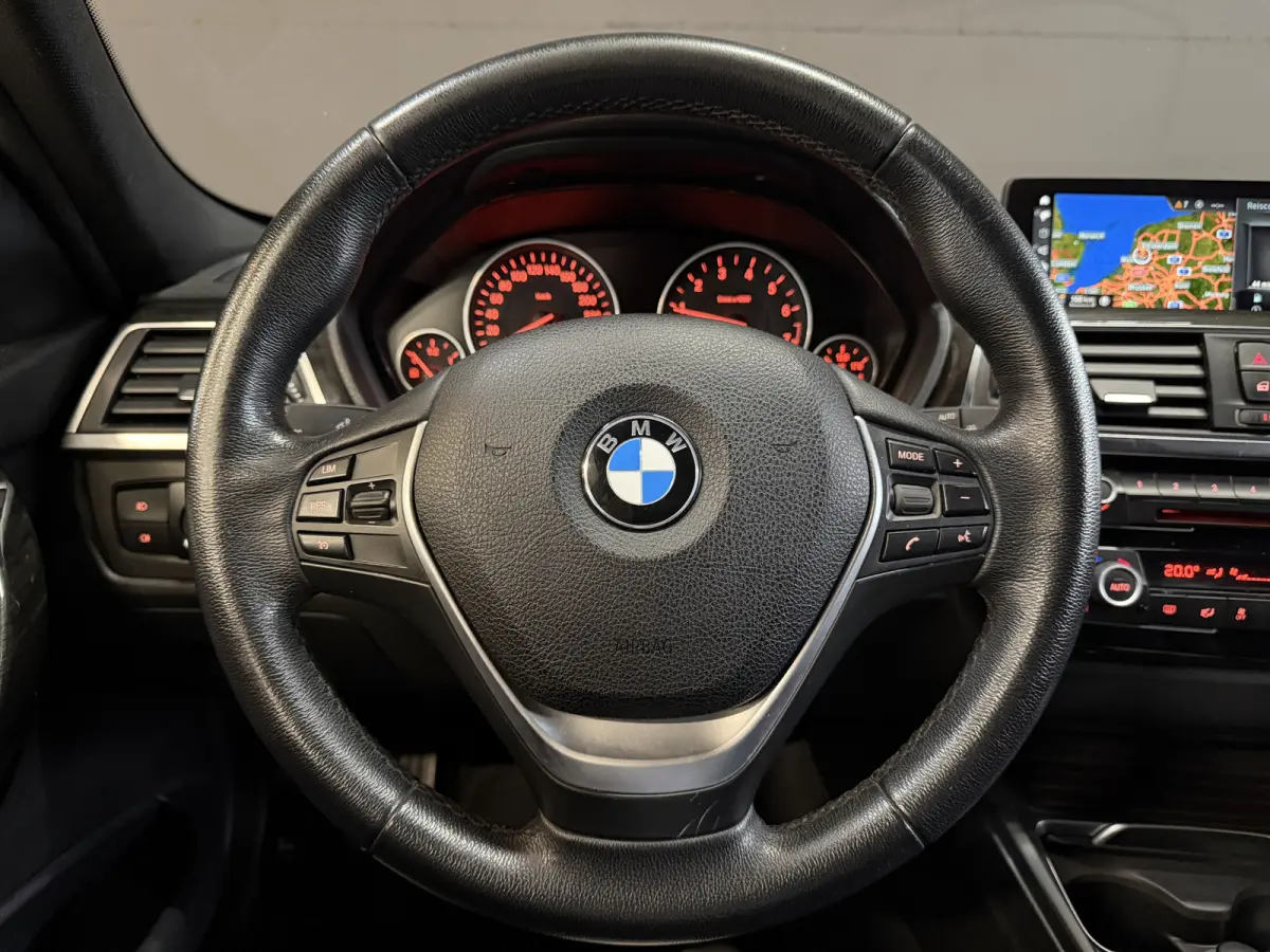 318i High Executive Automaat | Leder | Stoelverwarming | Full LED | NL auto | NAP | Navi | PDC V+A