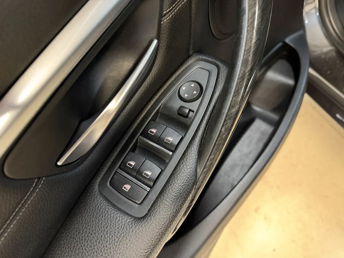318i High Executive Automaat | Leder | Stoelverwarming | Full LED | NL auto | NAP | Navi | PDC V+A