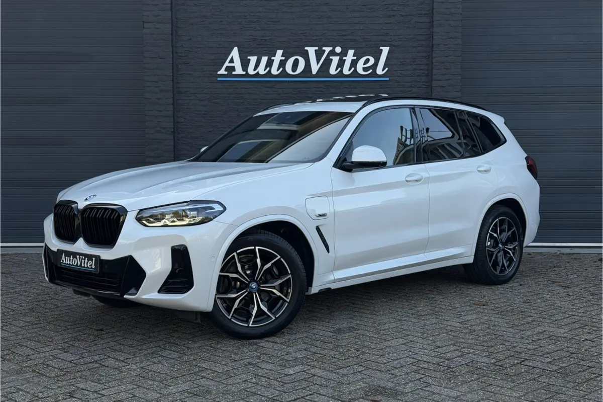 xDrive30e M-Sport | Panodak | M-Kuipstoel | Leder | Memory | Trekhaak | 360 Camera