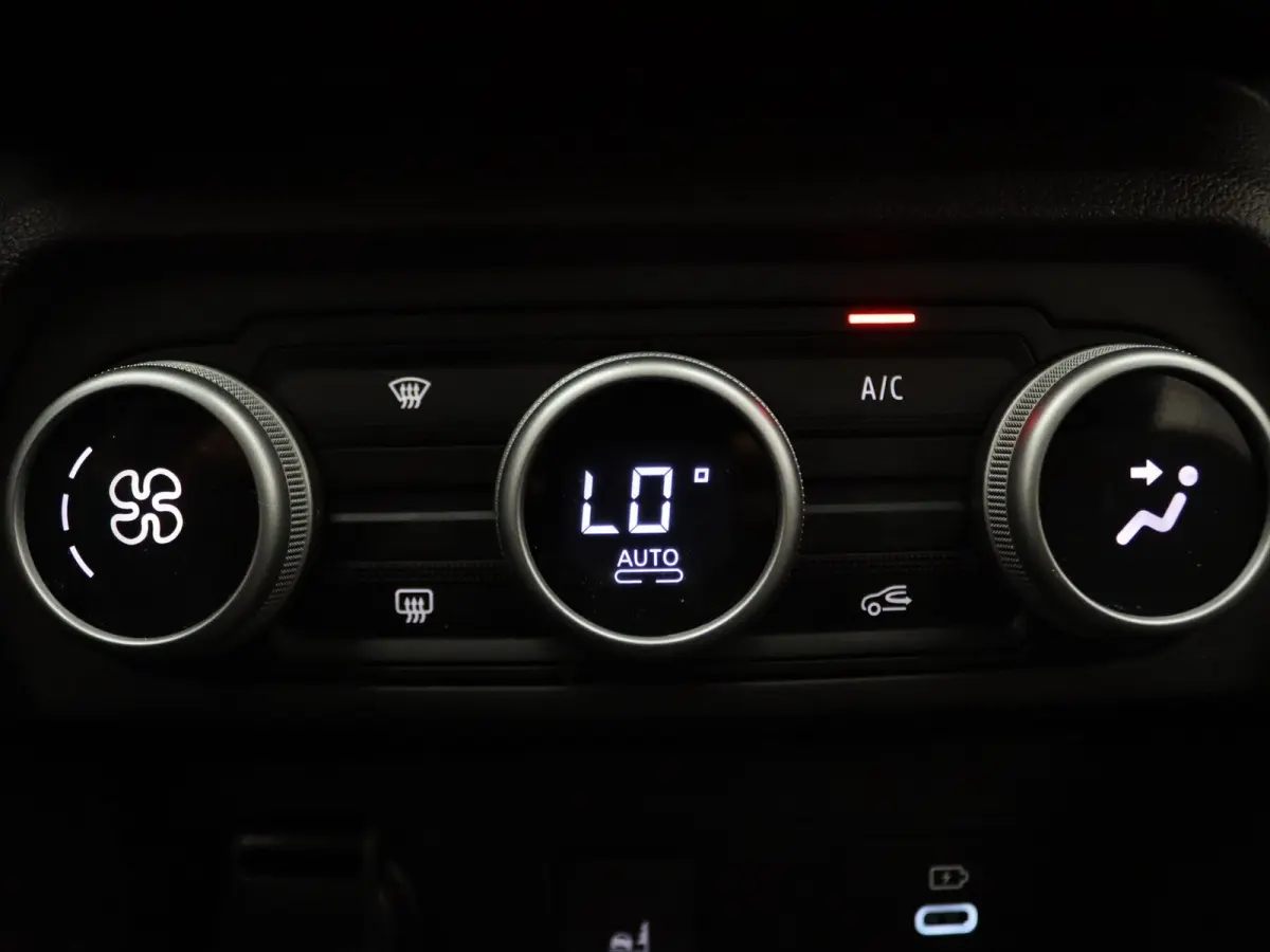 140pk Hybrid Extreme 7p. Apple Carplay/Android Auto | Climate