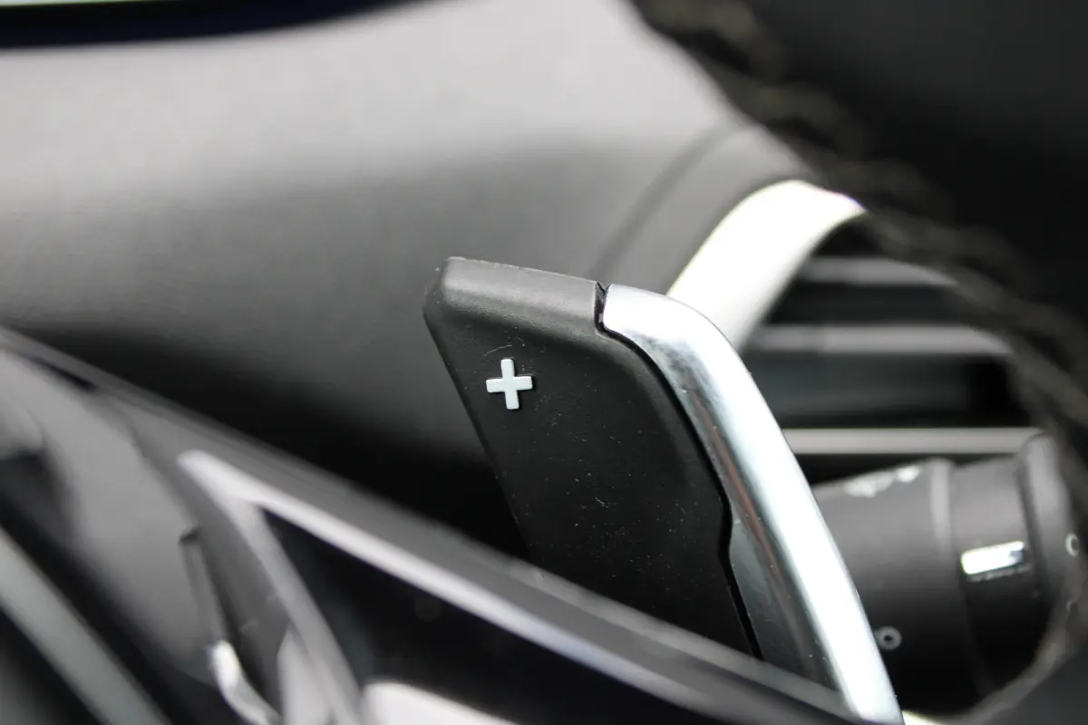 1.2 PureTech Blue Lease Premium Avantage | Automaat | Navigatie | Camera | Apple carplay | Trekhaak | NL auto | 46.000km |
