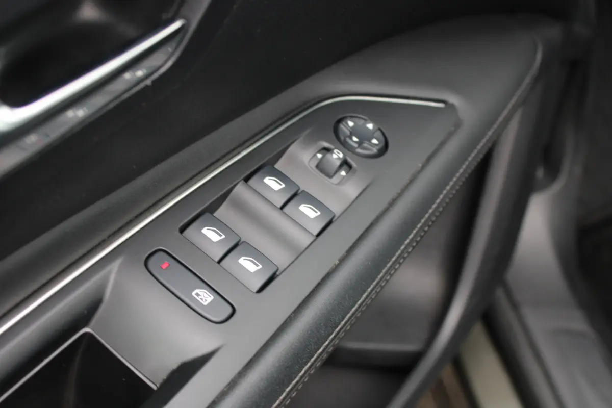 1.2 PureTech Blue Lease Premium Avantage | Automaat | Navigatie | Camera | Apple carplay | Trekhaak | NL auto | 46.000km |