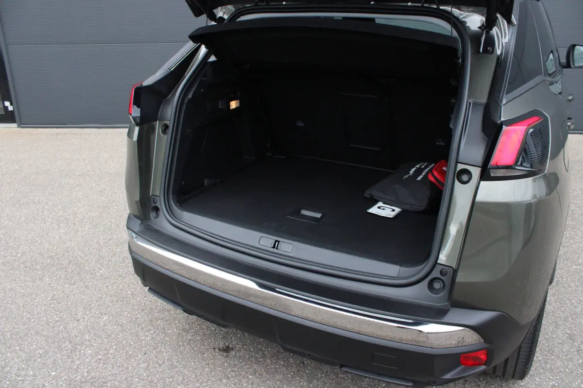 1.2 PureTech Blue Lease Premium Avantage | Automaat | Navigatie | Camera | Apple carplay | Trekhaak | NL auto | 46.000km |