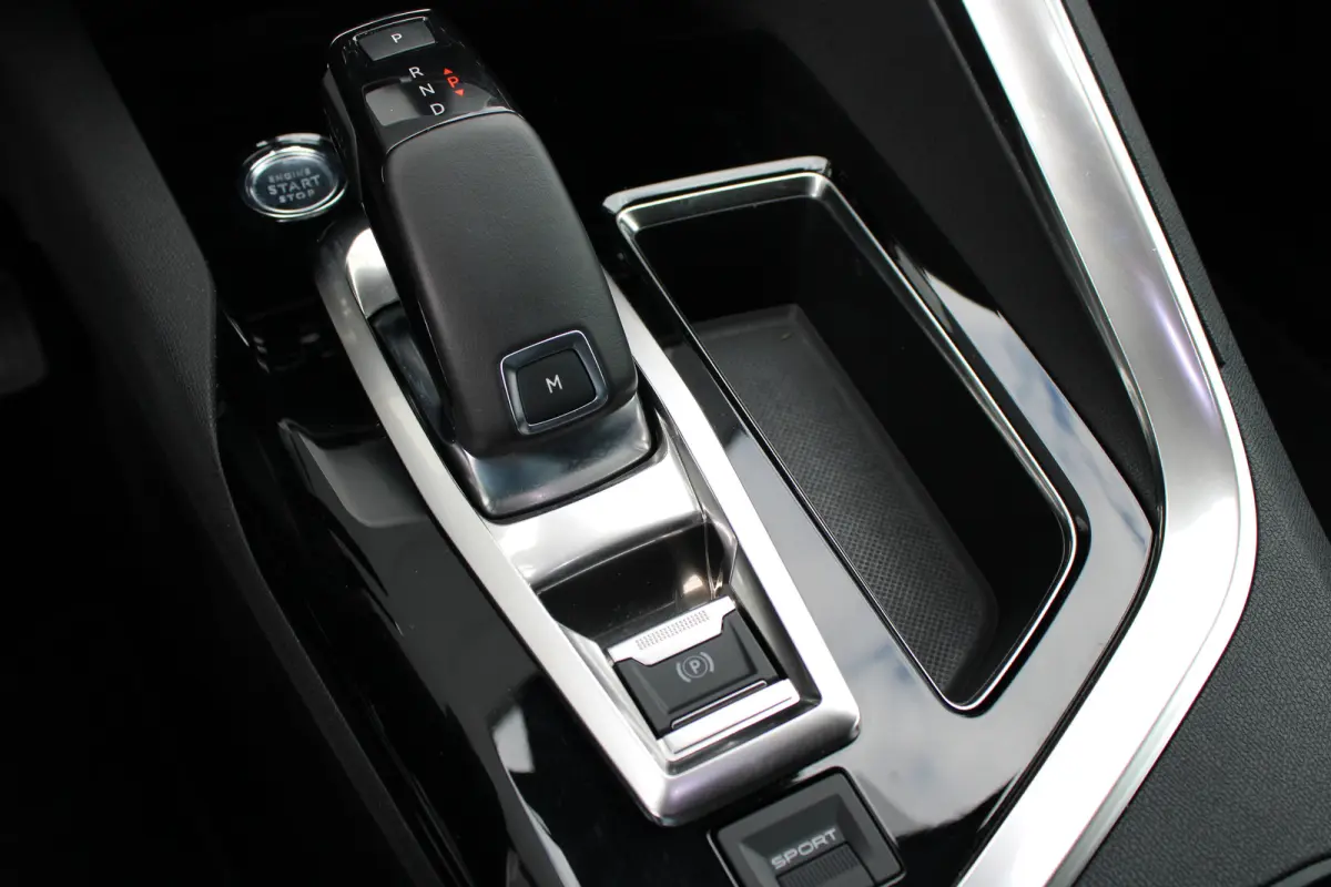 1.2 PureTech Blue Lease Premium Avantage | Automaat | Navigatie | Camera | Apple carplay | Trekhaak | NL auto | 46.000km |