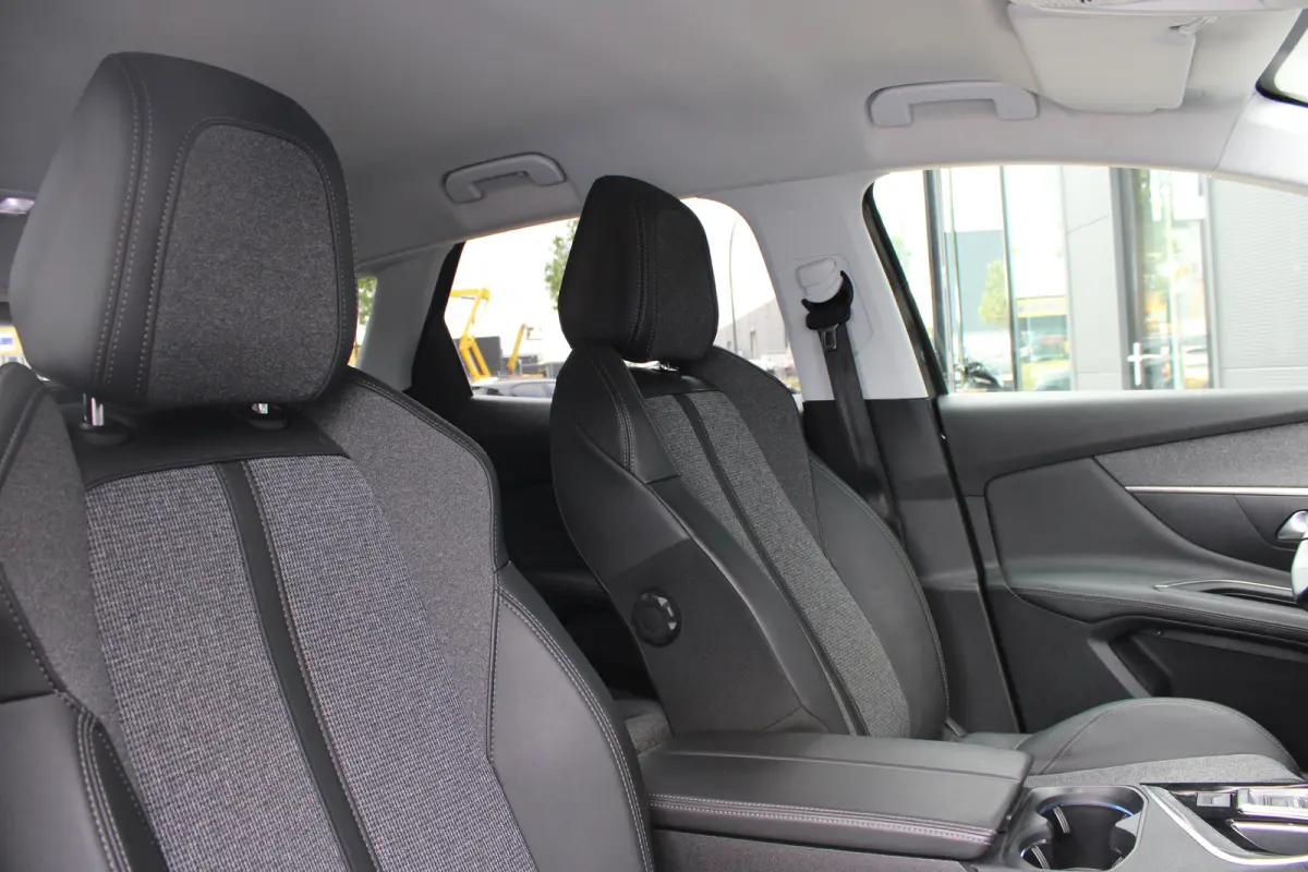 1.2 PureTech Blue Lease Premium Avantage | Automaat | Navigatie | Camera | Apple carplay | Trekhaak | NL auto | 46.000km |