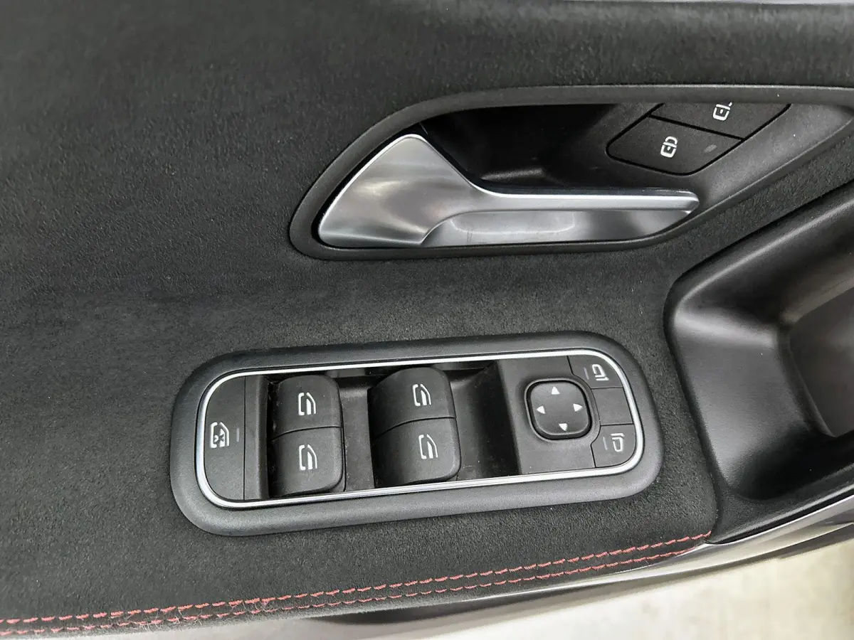 250 e AMG Line | SOH 97,4% | ACHTERUITRIJCAMERA | STOELVERWARMING | APPLE CARPLAY - ANDROID AUTO | WIDE SCREEN | CLIMATE CONTROL | CRUISE CONTROL |