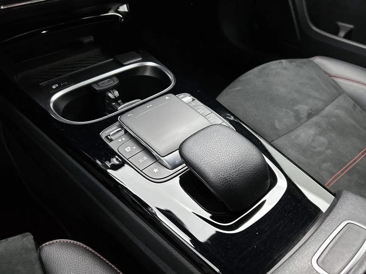 250 e AMG Line | SOH 97,4% | ACHTERUITRIJCAMERA | STOELVERWARMING | APPLE CARPLAY - ANDROID AUTO | WIDE SCREEN | CLIMATE CONTROL | CRUISE CONTROL |