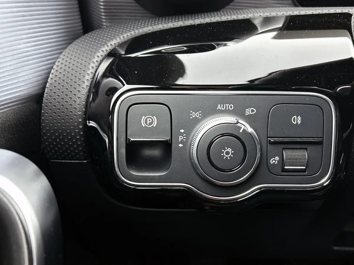 250 e AMG Line | SOH 97,4% | ACHTERUITRIJCAMERA | STOELVERWARMING | APPLE CARPLAY - ANDROID AUTO | WIDE SCREEN | CLIMATE CONTROL | CRUISE CONTROL |