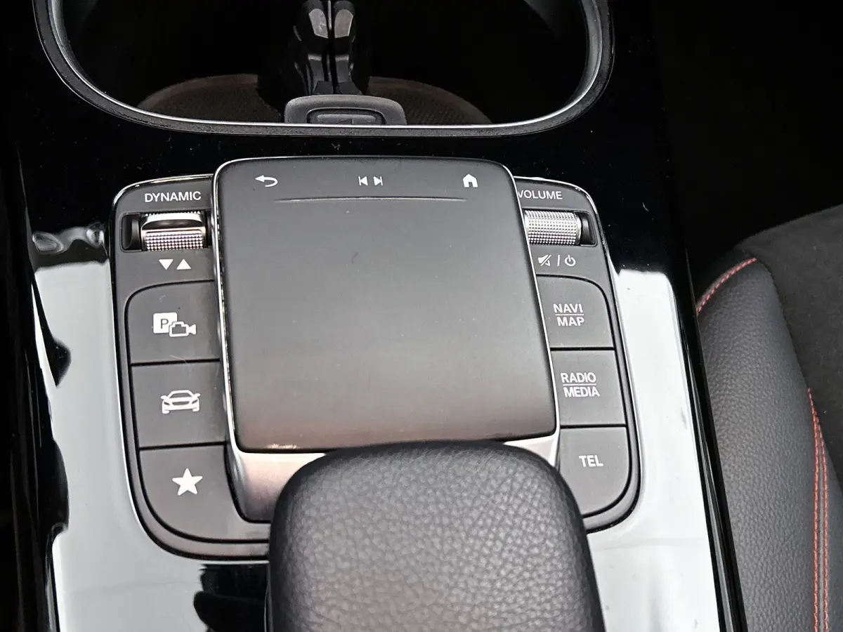 250 e AMG Line | SOH 97,4% | ACHTERUITRIJCAMERA | STOELVERWARMING | APPLE CARPLAY - ANDROID AUTO | WIDE SCREEN | CLIMATE CONTROL | CRUISE CONTROL |