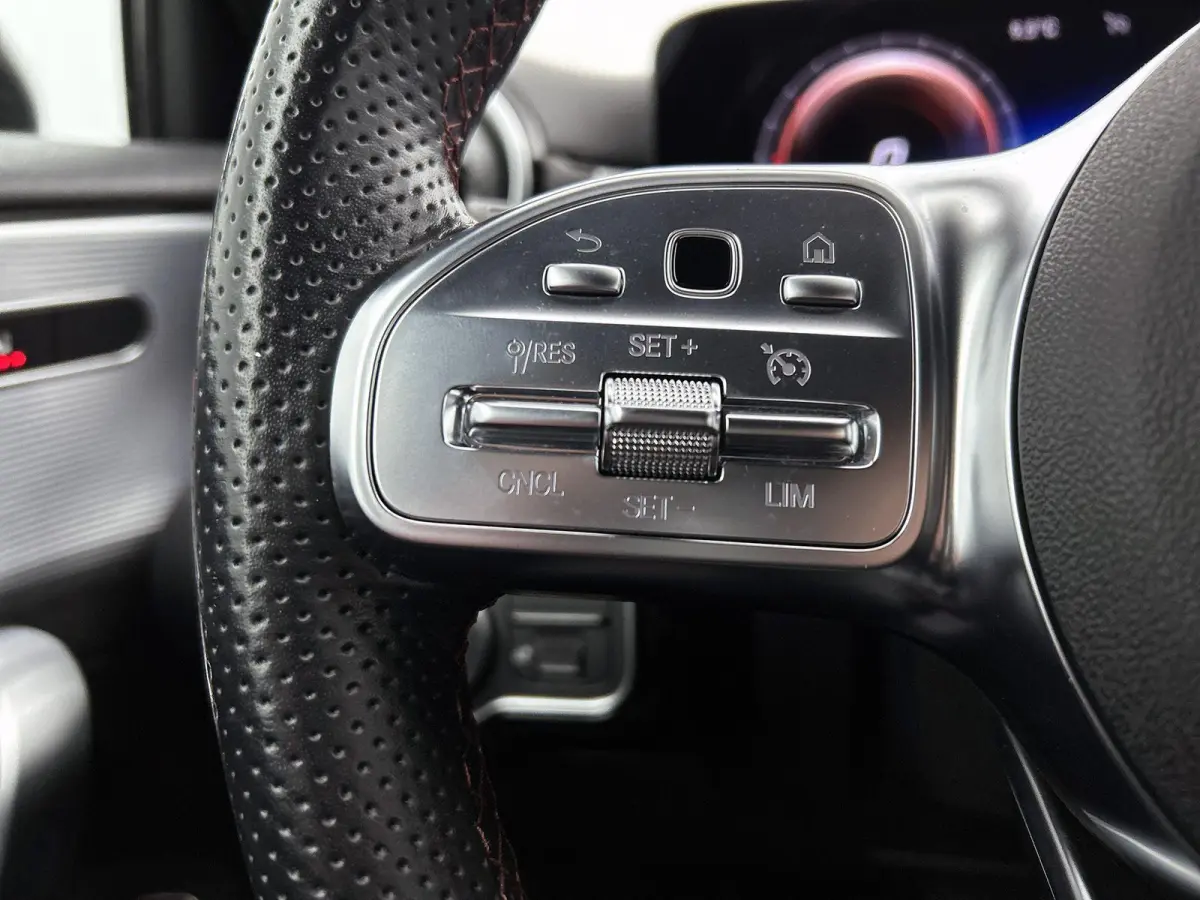 250 e AMG Line | SOH 97,4% | ACHTERUITRIJCAMERA | STOELVERWARMING | APPLE CARPLAY - ANDROID AUTO | WIDE SCREEN | CLIMATE CONTROL | CRUISE CONTROL |
