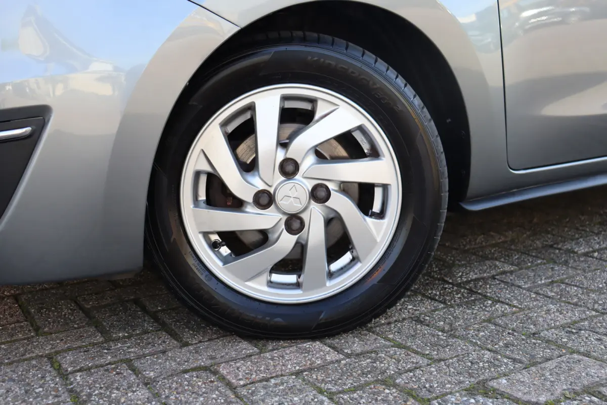1.0 Active, Apple Carplay, Airco, Dealeronderhouden, Navi, LMV, Prijs Is Rijklaar Inclusief 6 Maanden Garantie