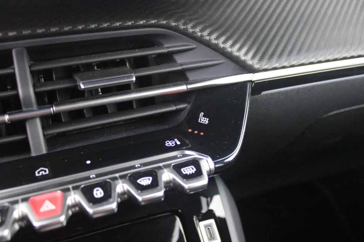 1.2 Hybrid 145PK AUTOMAAT GT PACK | ELEKTRISCH BEDIENBARE BESTUURDERSSTOEL MET MASSAGE FUNCTIE | ALCANTARA BEKLEDING | STOEL VERWARMING | CRUISE CONTROL | DAB+ RADIO | APPLE CARPLAY/ANDROID 