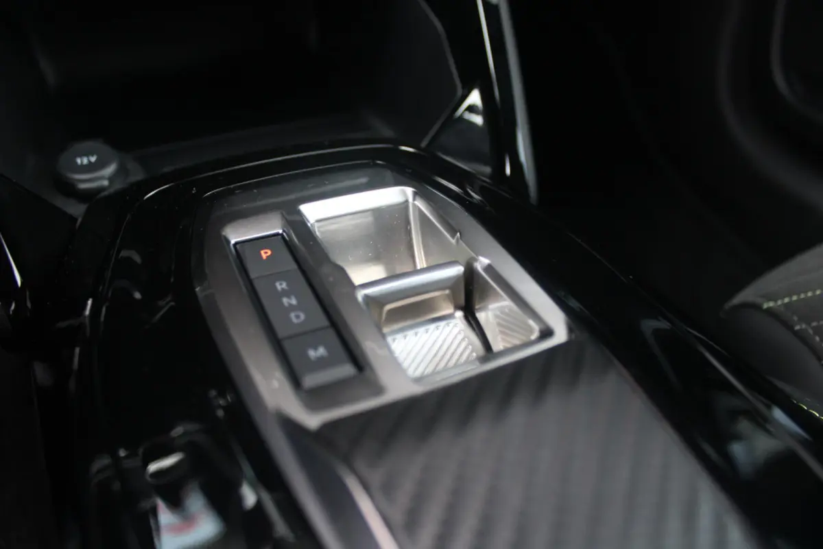 1.2 Hybrid 145PK AUTOMAAT GT PACK | ELEKTRISCH BEDIENBARE BESTUURDERSSTOEL MET MASSAGE FUNCTIE | ALCANTARA BEKLEDING | STOEL VERWARMING | CRUISE CONTROL | DAB+ RADIO | APPLE CARPLAY/ANDROID 