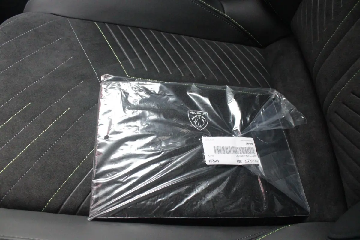 1.2 Hybrid 145PK AUTOMAAT GT PACK | ELEKTRISCH BEDIENBARE BESTUURDERSSTOEL MET MASSAGE FUNCTIE | ALCANTARA BEKLEDING | STOEL VERWARMING | CRUISE CONTROL | DAB+ RADIO | APPLE CARPLAY/ANDROID 