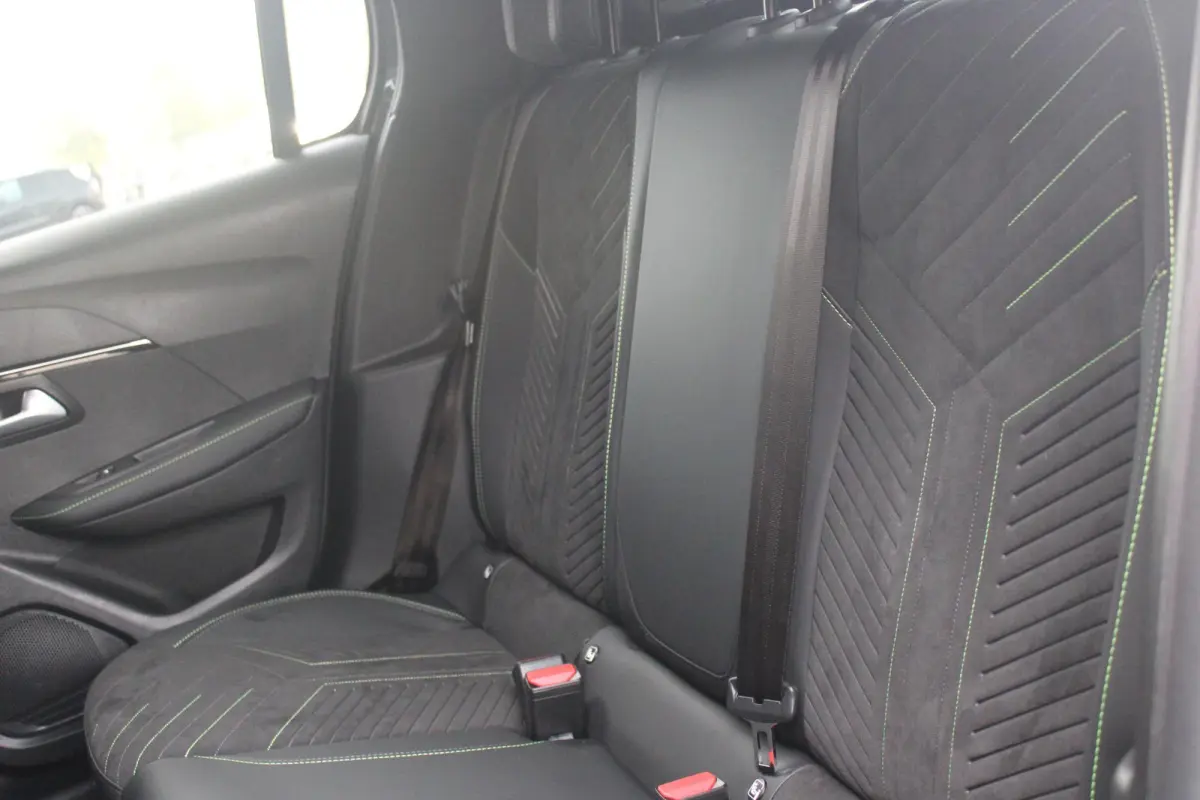 1.2 Hybrid 145PK AUTOMAAT GT PACK | ELEKTRISCH BEDIENBARE BESTUURDERSSTOEL MET MASSAGE FUNCTIE | ALCANTARA BEKLEDING | STOEL VERWARMING | CRUISE CONTROL | DAB+ RADIO | APPLE CARPLAY/ANDROID 