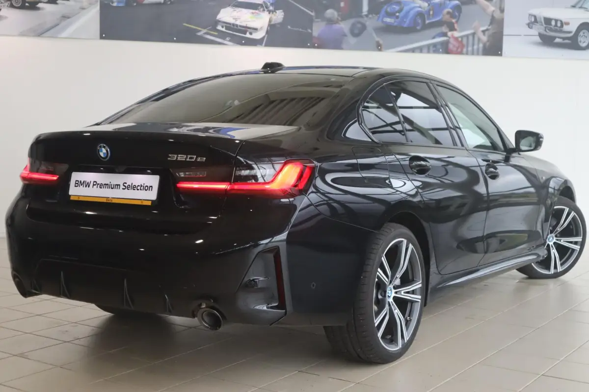 320e M-Sportpakket | Comfort Access | Stuurwielrand verwarmd | Camera