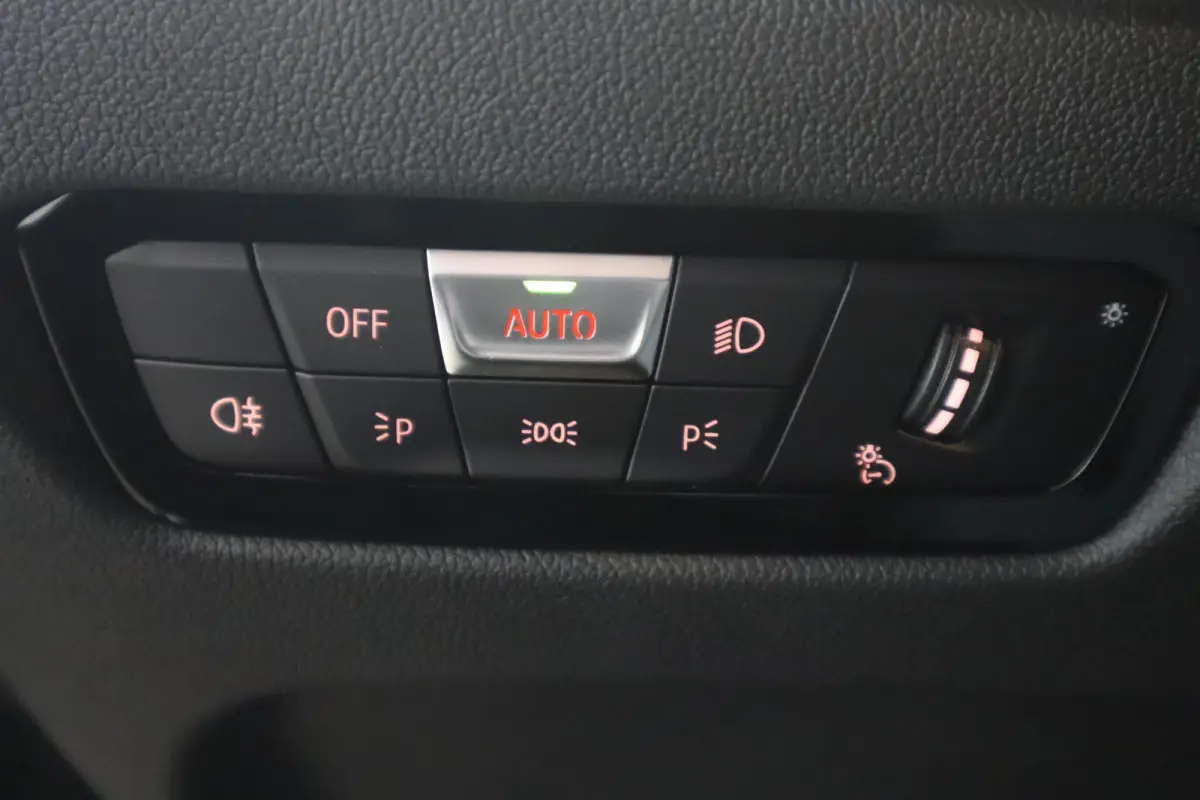 320e M-Sportpakket | Comfort Access | Stuurwielrand verwarmd | Camera
