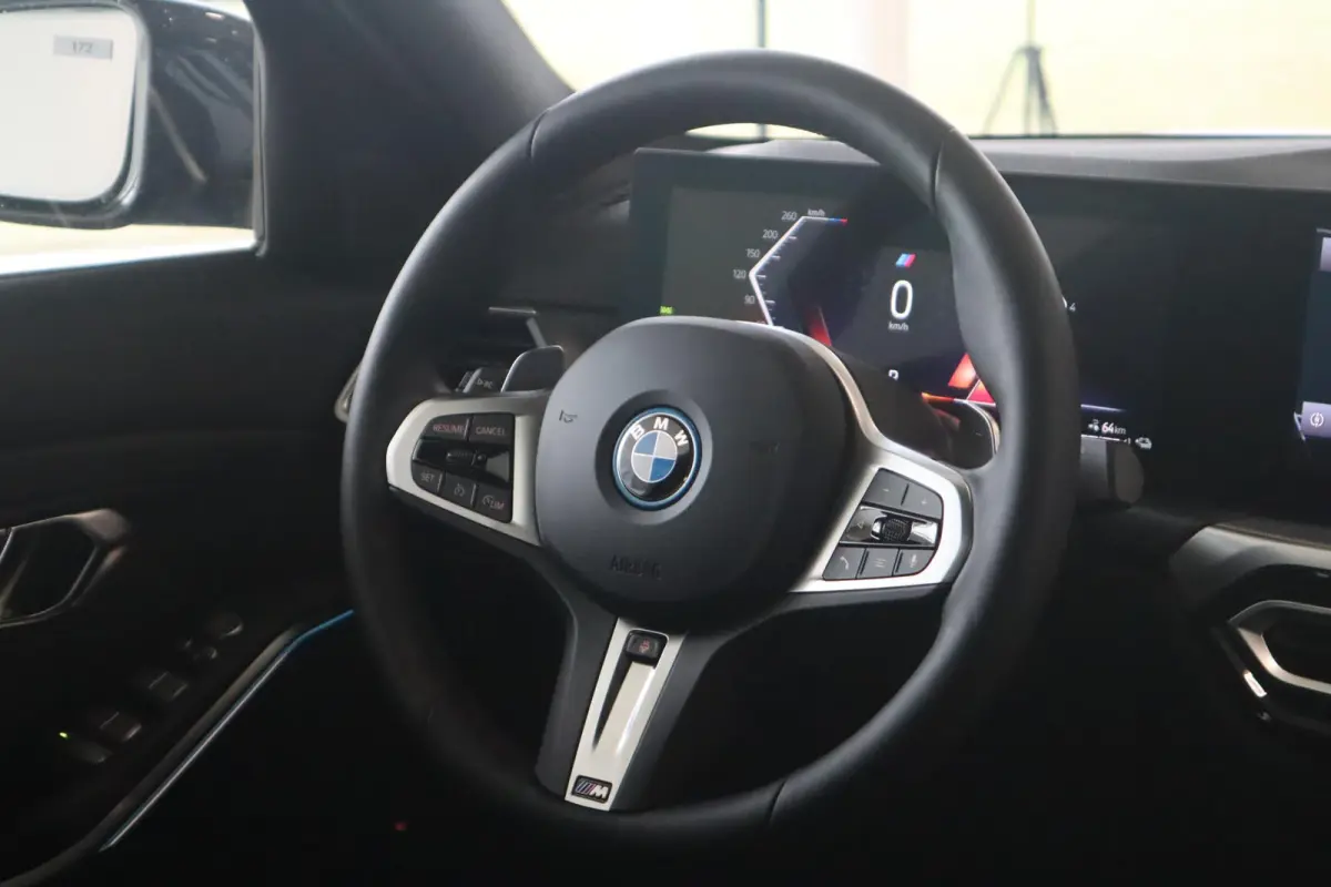 320e M-Sportpakket | Comfort Access | Stuurwielrand verwarmd | Camera