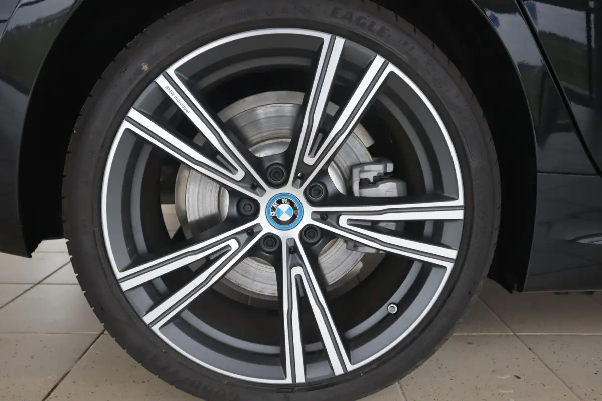 320e M-Sportpakket | Comfort Access | Stuurwielrand verwarmd | Camera