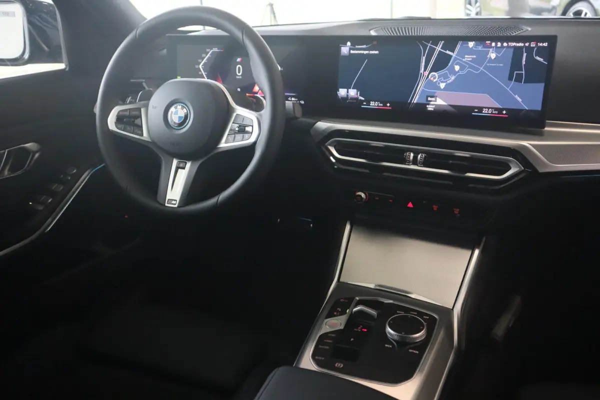 320e M-Sportpakket | Comfort Access | Stuurwielrand verwarmd | Camera