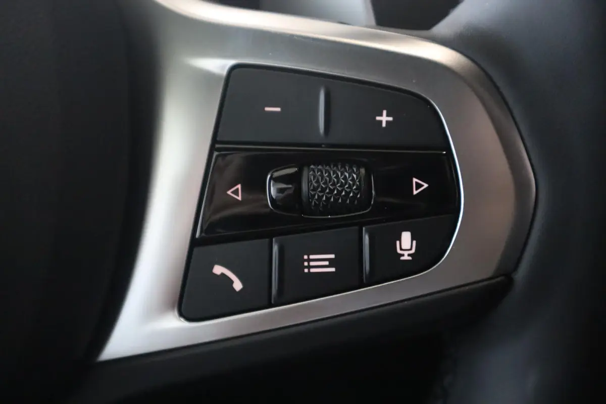 320e M-Sportpakket | Comfort Access | Stuurwielrand verwarmd | Camera
