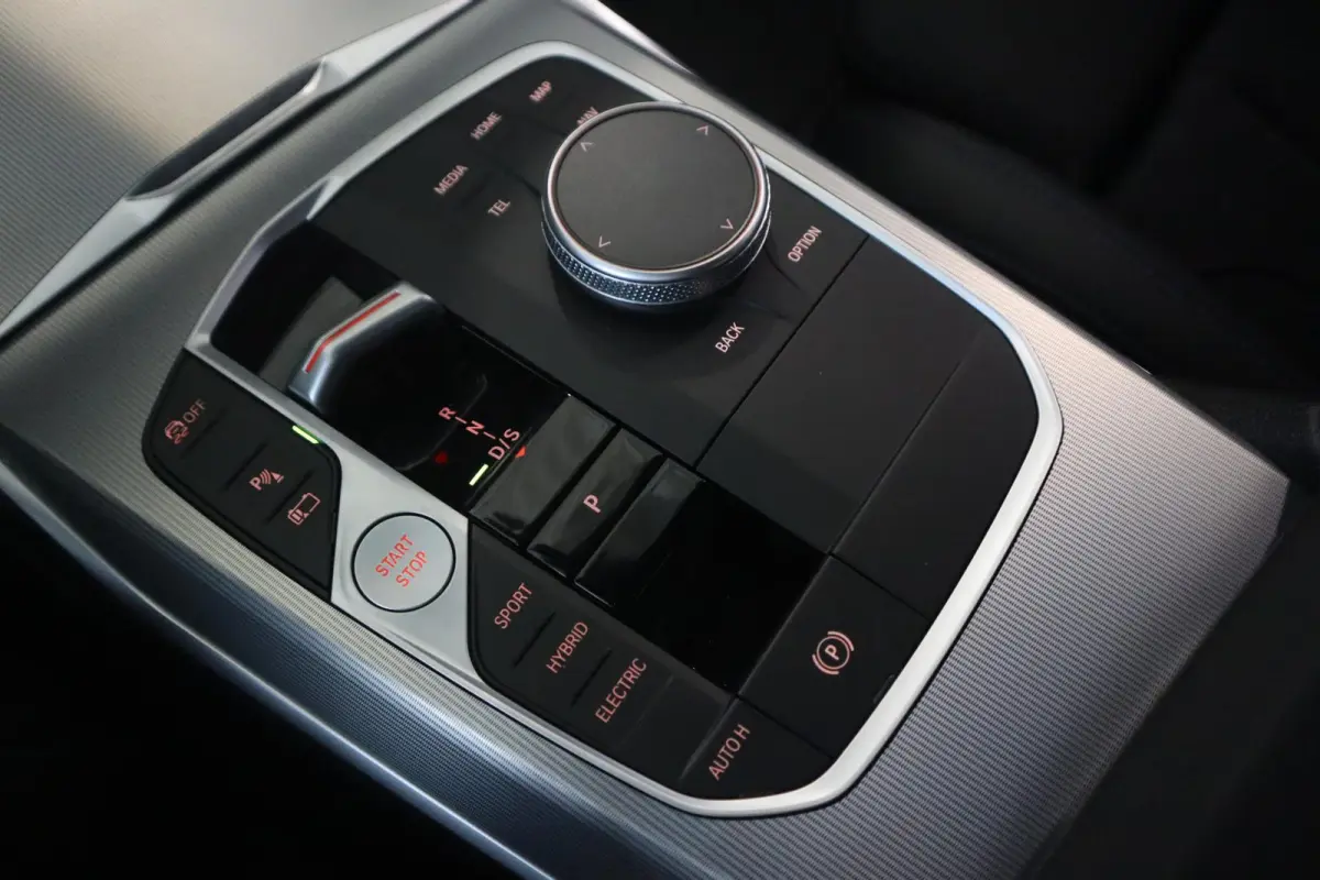 320e M-Sportpakket | Comfort Access | Stuurwielrand verwarmd | Camera