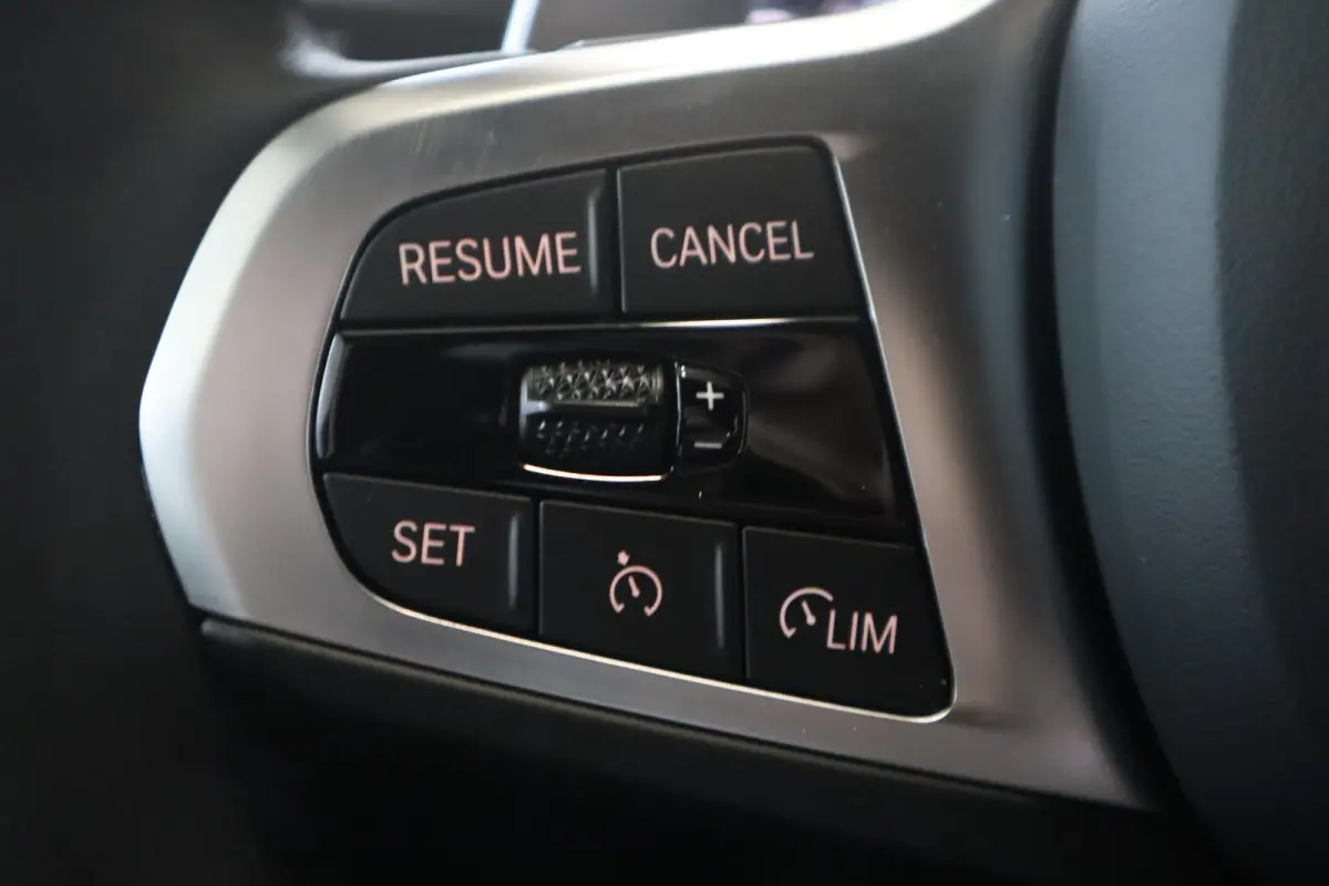 320e M-Sportpakket | Comfort Access | Stuurwielrand verwarmd | Camera