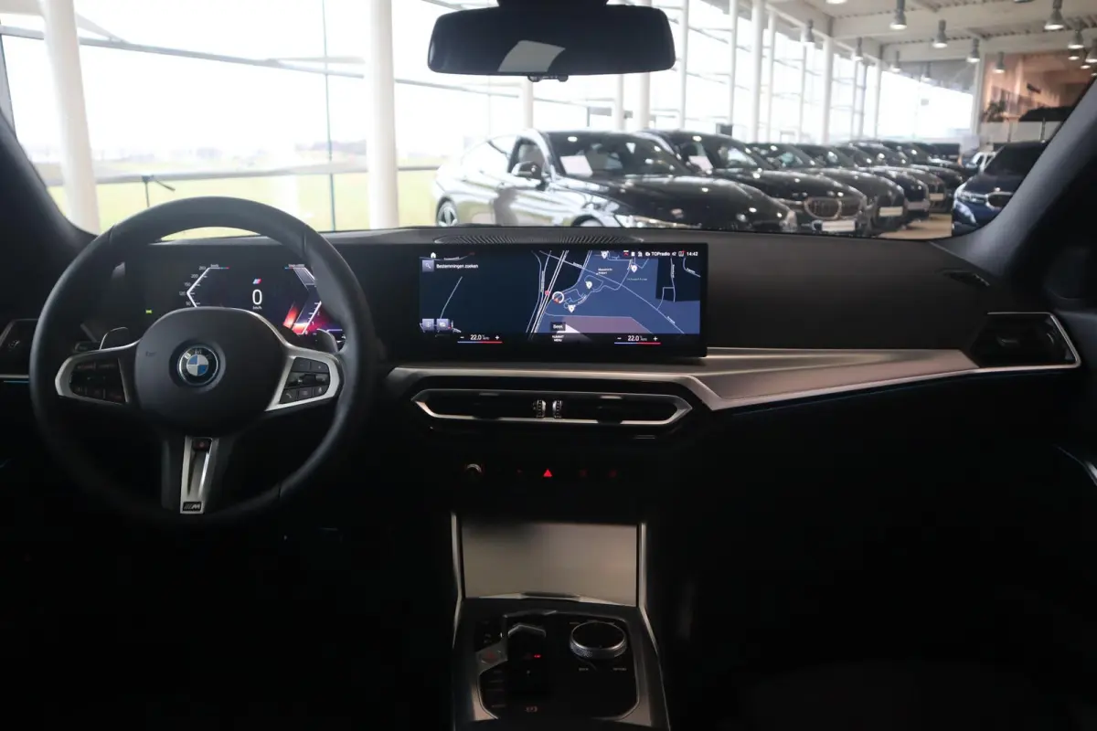 320e M-Sportpakket | Comfort Access | Stuurwielrand verwarmd | Camera
