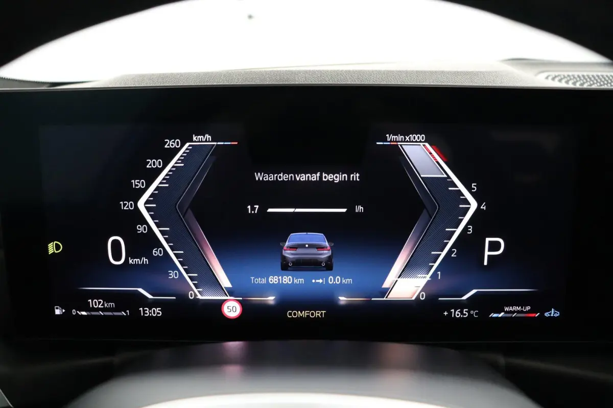 318i | M Sport Pro | Elektrisch Glazen Schuif-/kanteldak | Carbon interieur | HiFi Systeem | Parkeersensoren voor en achter | Adaptive LED Koplampen |