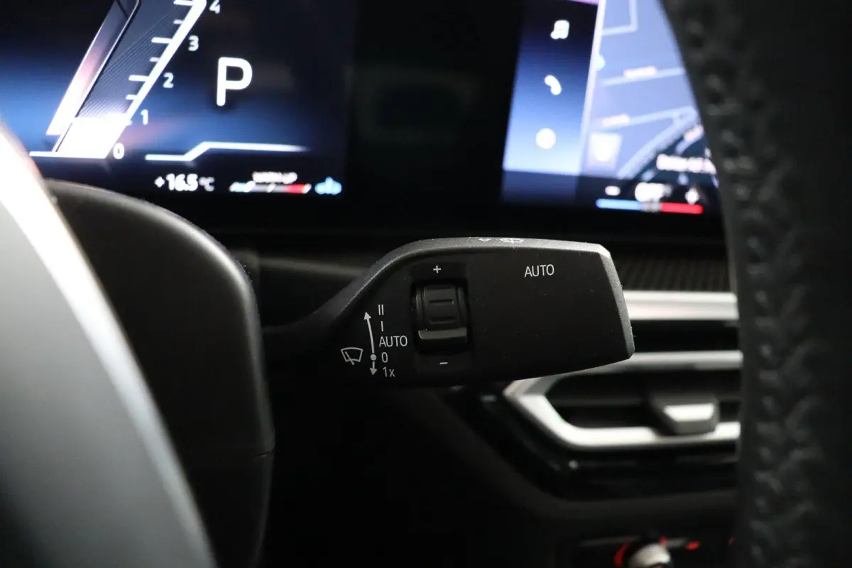 318i | M Sport Pro | Elektrisch Glazen Schuif-/kanteldak | Carbon interieur | HiFi Systeem | Parkeersensoren voor en achter | Adaptive LED Koplampen |