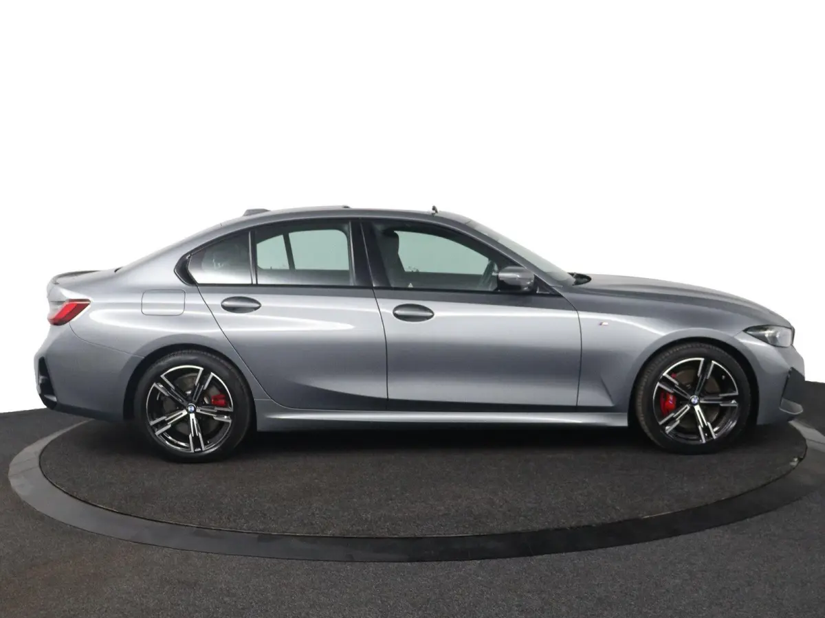 318i | M Sport Pro | Elektrisch Glazen Schuif-/kanteldak | Carbon interieur | HiFi Systeem | Parkeersensoren voor en achter | Adaptive LED Koplampen |