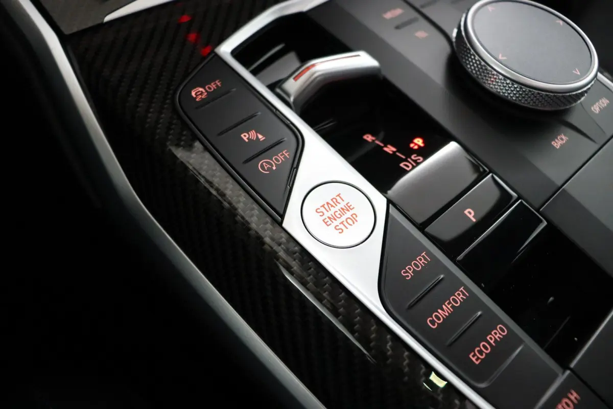 318i | M Sport Pro | Elektrisch Glazen Schuif-/kanteldak | Carbon interieur | HiFi Systeem | Parkeersensoren voor en achter | Adaptive LED Koplampen |