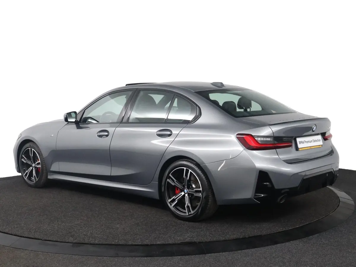318i | M Sport Pro | Elektrisch Glazen Schuif-/kanteldak | Carbon interieur | HiFi Systeem | Parkeersensoren voor en achter | Adaptive LED Koplampen |